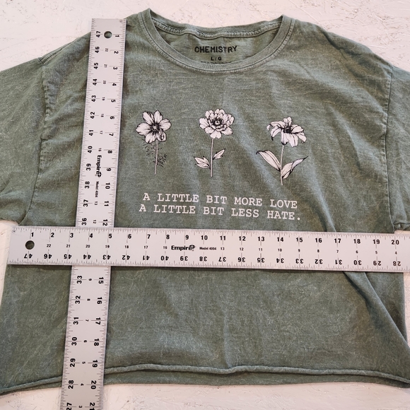 Chemistry graphic print crop top cutoff shirt flowers floral large green - Picture 2 of 4